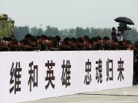 许昌20万人夹道迎接维和牺牲烈士回家