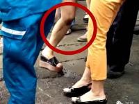 河南90后女护士雨中跪地救人 膝盖磨破全身是泥