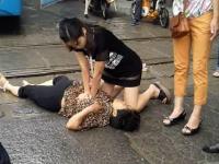 河南90后女护士雨中跪地救人 膝盖磨破全身是泥