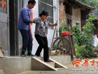 五旬女环卫工遭暴打 警方8个月未确定嫌犯