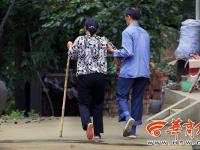 五旬女环卫工遭暴打 警方8个月未确定嫌犯