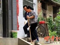 五旬女环卫工遭暴打 警方8个月未确定嫌犯