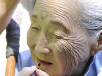 秀恩爱秀到100岁：安徽“钻石婚”夫妻拍婚纱照