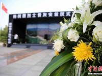 组图：维和烈士魂归故里 数万乡亲泪别英雄