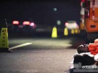 北京大雨夜 上千养路工人通宵执勤睡路边