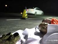 北京大雨夜 上千养路工人通宵执勤睡路边