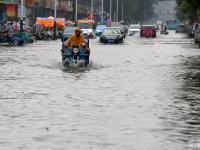 山东潍坊遇强降雨 市区积水严重