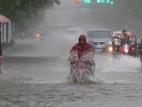 山东潍坊遇强降雨 市区积水严重