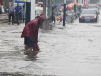 山东潍坊遇强降雨 市区积水严重