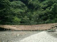 峨眉山一铁索桥断裂侧翻 7名游客受伤