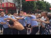 成都男子高呼“警察打人” 阻碍执法被拘