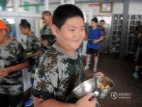 山东济南500名“小胖墩”参加魔鬼训练 称想瘦