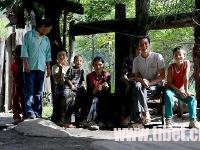 他们在缅甸过野人生活 现在重获中国国籍