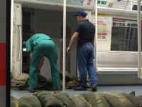 强台风“妮妲”登陆广东 地铁车厢堆满沙袋
