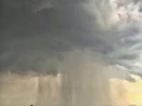 昆明主城区突降暴雨 场面壮观似云中瀑布