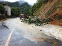 广西遭遇特大暴雨 河水暴涨致山体滑坡