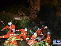 贵州安顺一客车侧翻造成10人死亡10人受伤
