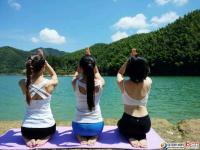 美醉了的向阳湖：碧水蓝天+瑜伽美女