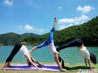 美醉了的向阳湖：碧水蓝天+瑜伽美女