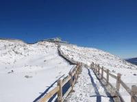 成都酷暑 相距270公里的达古冰山迎2016年初雪