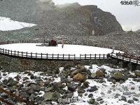 成都酷暑 相距270公里的达古冰山迎2016年初雪