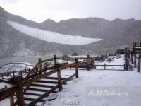 成都酷暑 相距270公里的达古冰山迎2016年初雪
