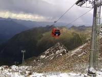成都酷暑 相距270公里的达古冰山迎2016年初雪