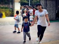实拍萌娃开学表情 有人一脸无辜