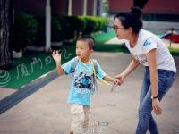 实拍萌娃开学表情 有人一脸无辜