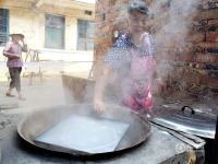 湖南郴州鱼粉传承人55年煮手工鱼粉400万份