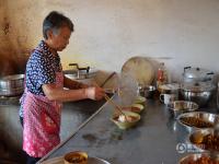 湖南郴州鱼粉传承人55年煮手工鱼粉400万份