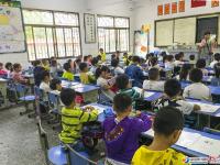 开学啦！学子踏上新“旅途”