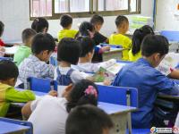 开学啦！学子踏上新“旅途”