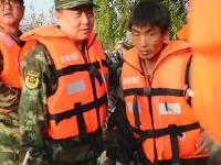 3名朝鲜人员被洪水围困 吉林边防受命跨境救援