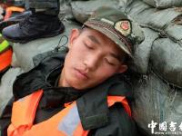 3名朝鲜人员被洪水围困 吉林边防受命跨境救援