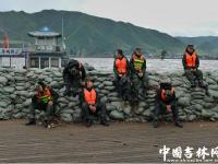 3名朝鲜人员被洪水围困 吉林边防受命跨境救援