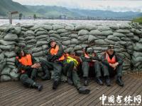 3名朝鲜人员被洪水围困 吉林边防受命跨境救援