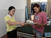 郑州24岁女孩病房窗台上“写字救母”