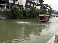 南京夫子庙秦淮河中央涌出神秘水流 疑为地下泉