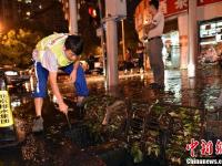 雷雨大风夜袭北京 局部路段积水严重