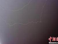 雷雨大风夜袭北京 局部路段积水严重