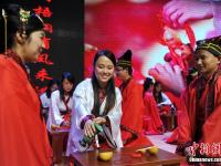  教师节校园汉服集体婚礼亮相河北