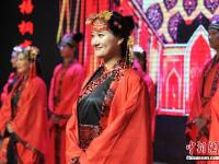  教师节校园汉服集体婚礼亮相河北