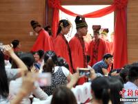  教师节校园汉服集体婚礼亮相河北