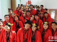  教师节校园汉服集体婚礼亮相河北