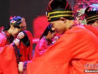  教师节校园汉服集体婚礼亮相河北