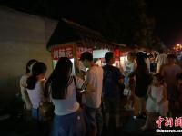 北体大学生返乡摆摊 卖“烤脑花”月入3万