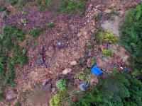 航拍浙江遂昌山体滑坡现场 房屋被冲毁