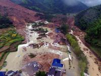 航拍浙江遂昌山体滑坡现场 房屋被冲毁
