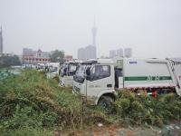 探访郑州“地王”：配套设施缺乏 荒草丛生